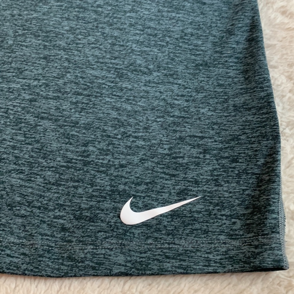 Nike XS Heathered Gray & Black Tank Top EUC Workout - Picture 4 of 8